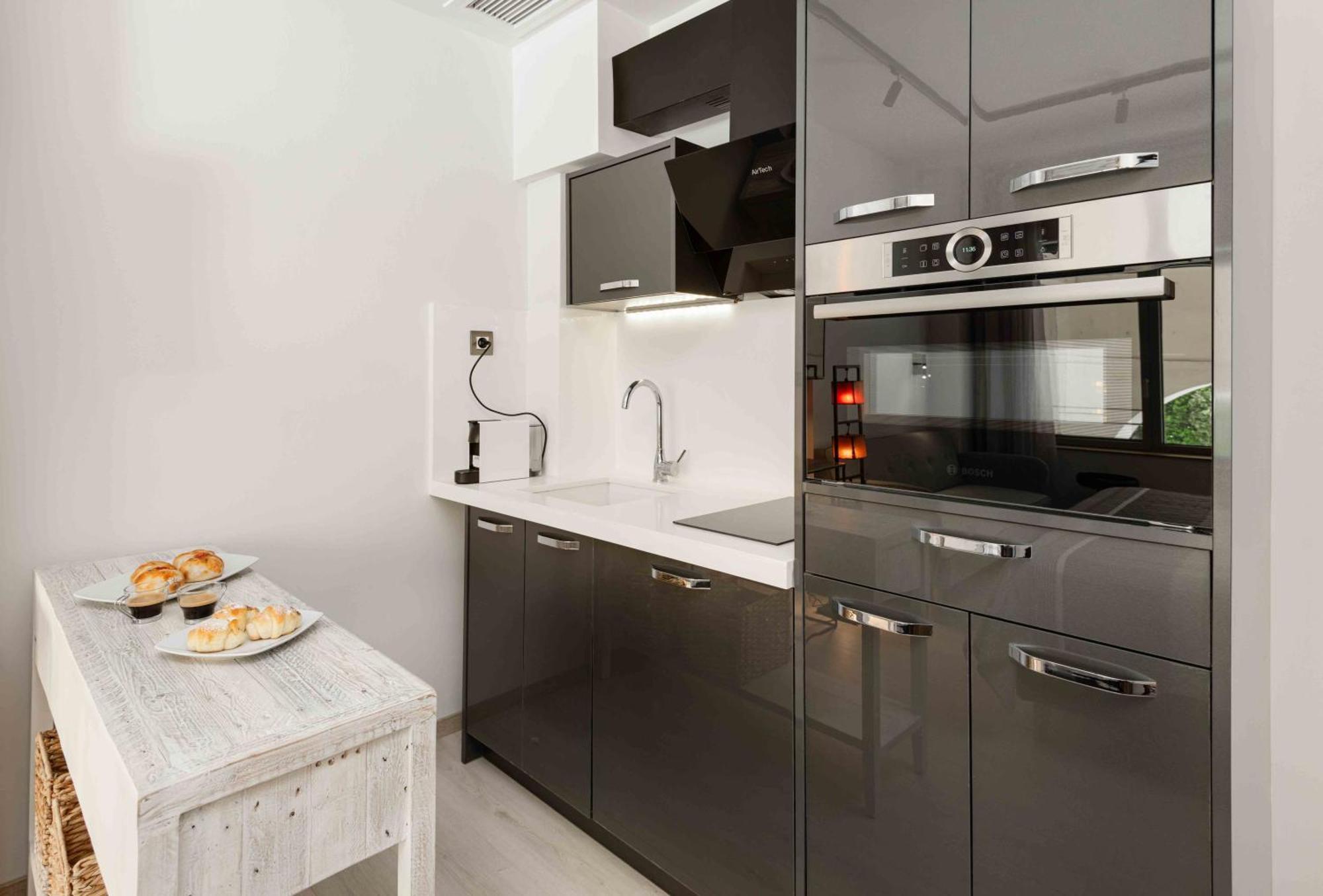 Square Elegant Suites Thessaloniki Exterior photo