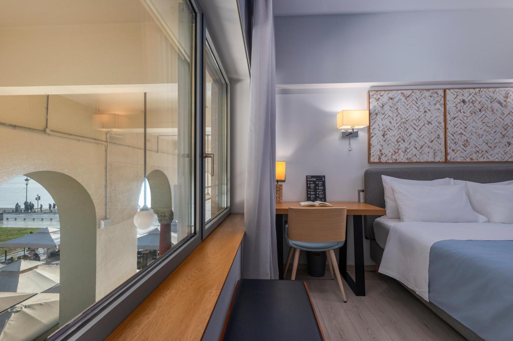 Square Elegant Suites Thessaloniki Exterior photo